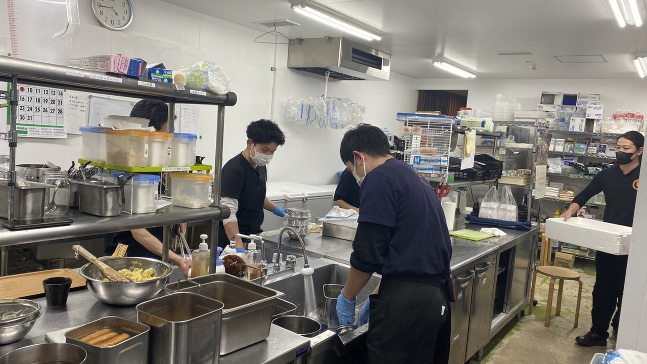 筥崎 鳩太郎商店で働く人の写真3枚目