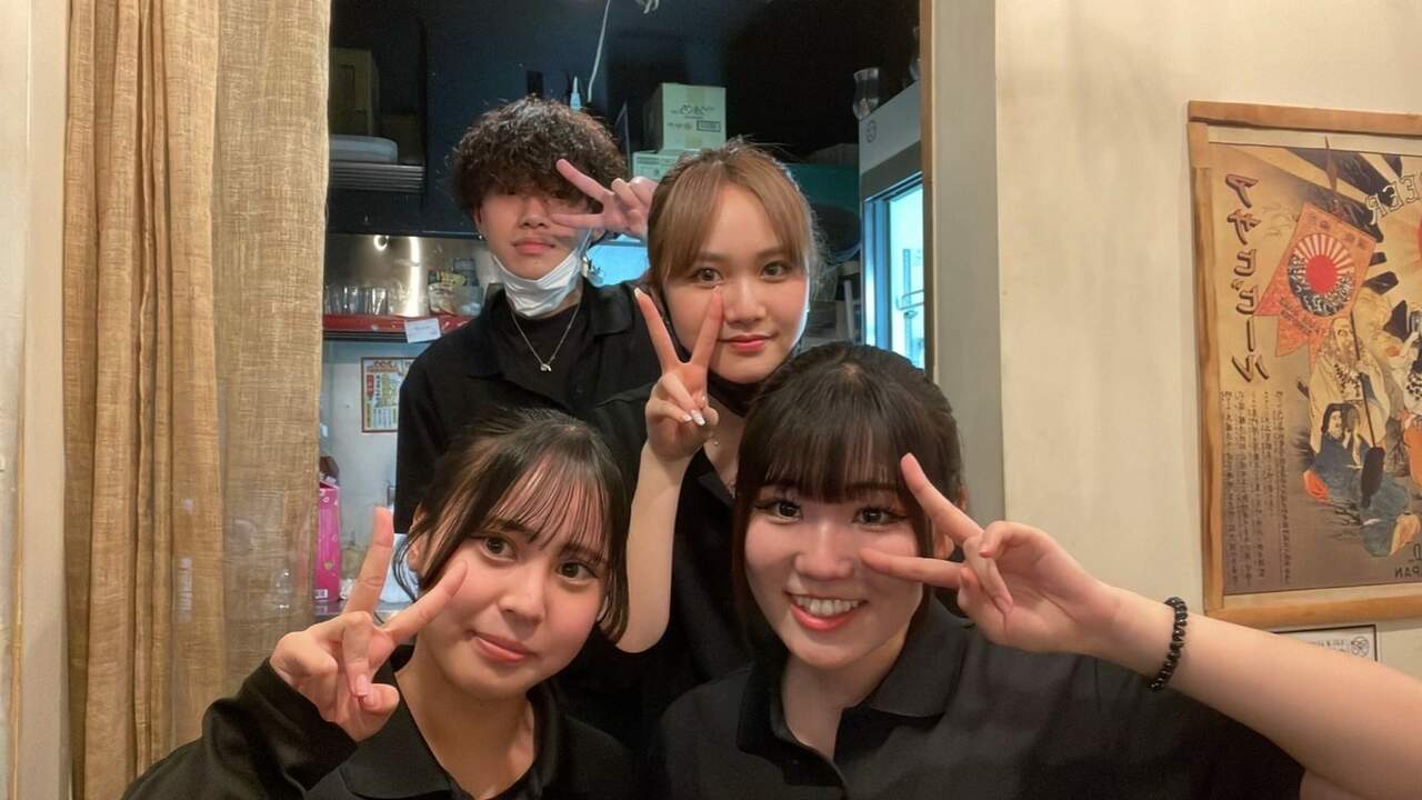 天ぷらとレモンサワー ぱちぱち屋/888で働く人の写真1枚目