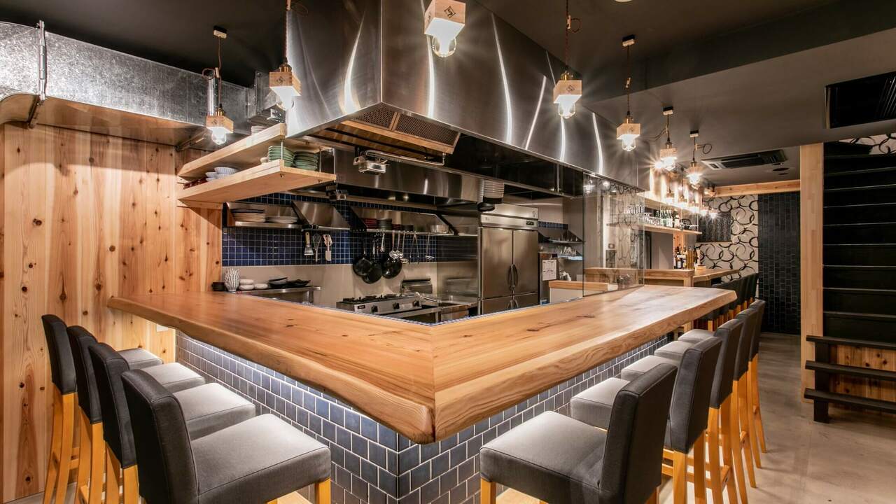 鶏出汁おでんと焼鳥つじやの事業内容の写真1枚目