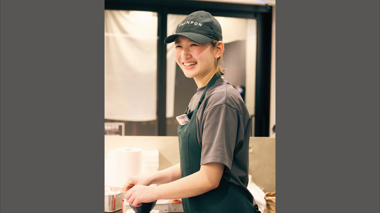 豚骨ラーメン一番軒で働く人の写真4枚目