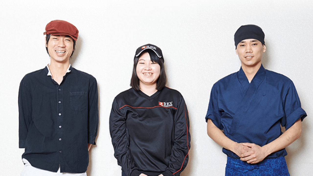 銀のさらで働く人の写真1枚目