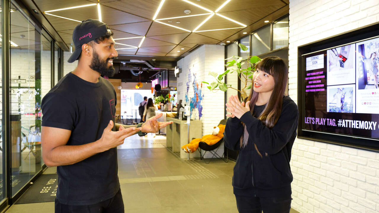 モクシー東京で働く人の写真1枚目