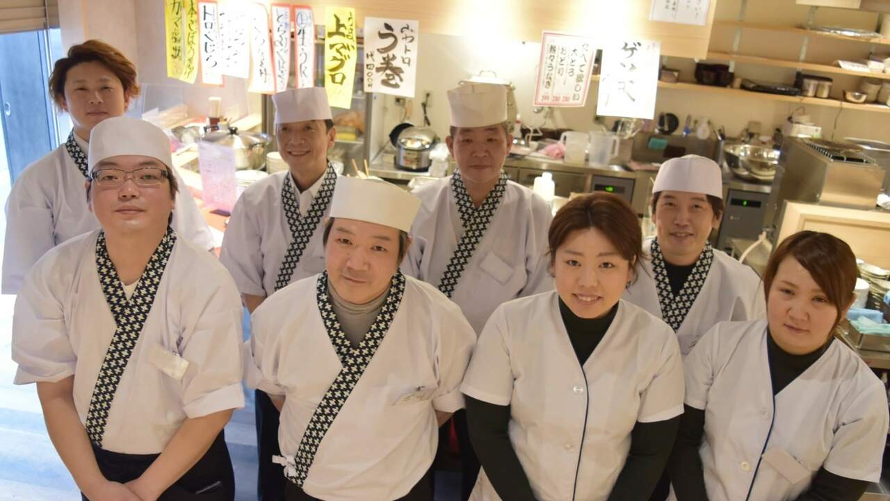 ニューすしセンターで働く人の写真1枚目