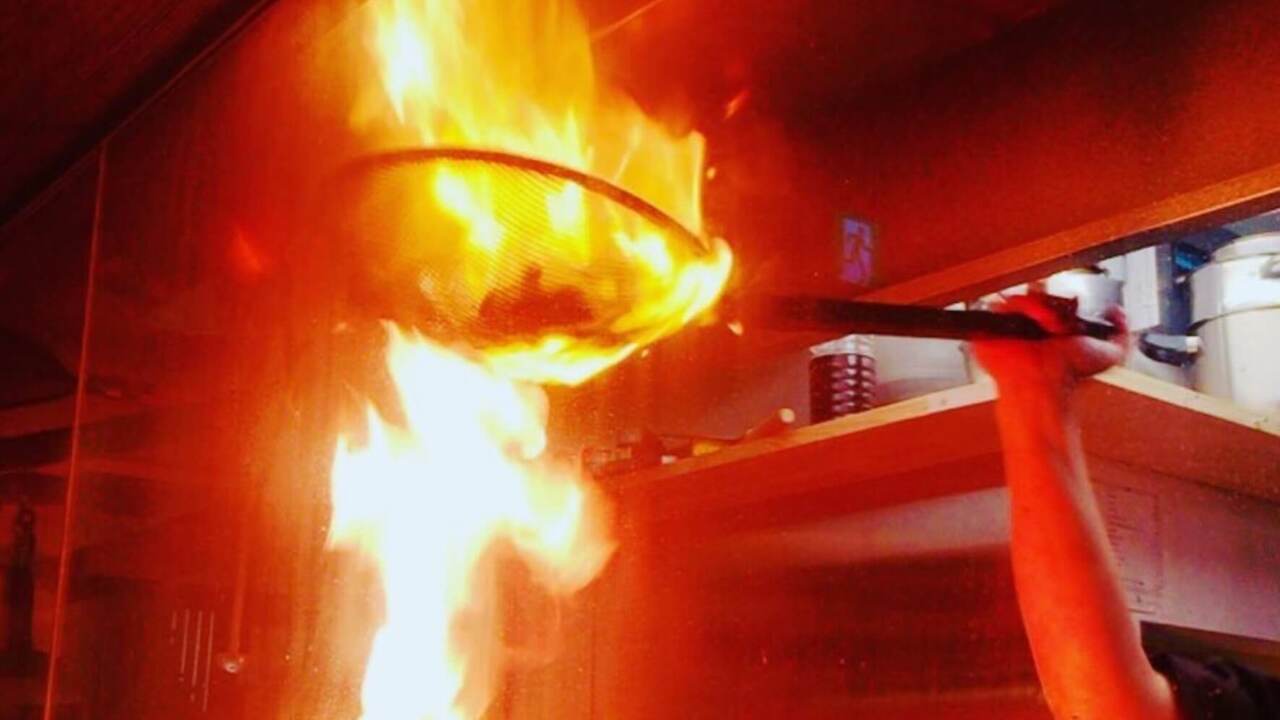 とり匠 ふく井で働く人の写真1枚目