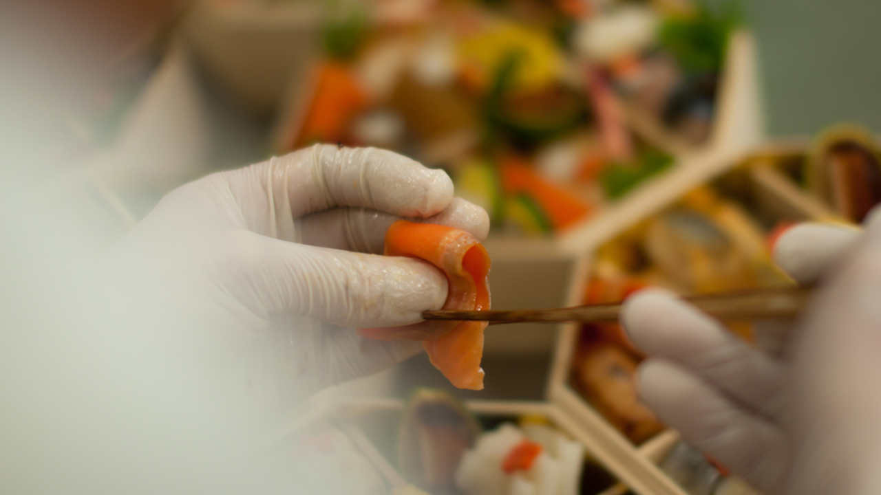 韻松亭で働く人の写真3枚目