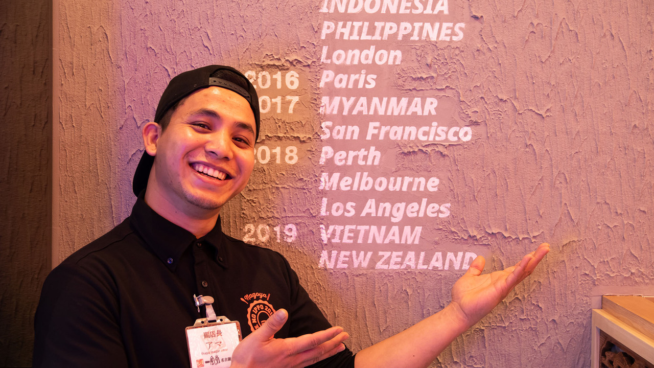 博多一風堂で働く人の写真1枚目