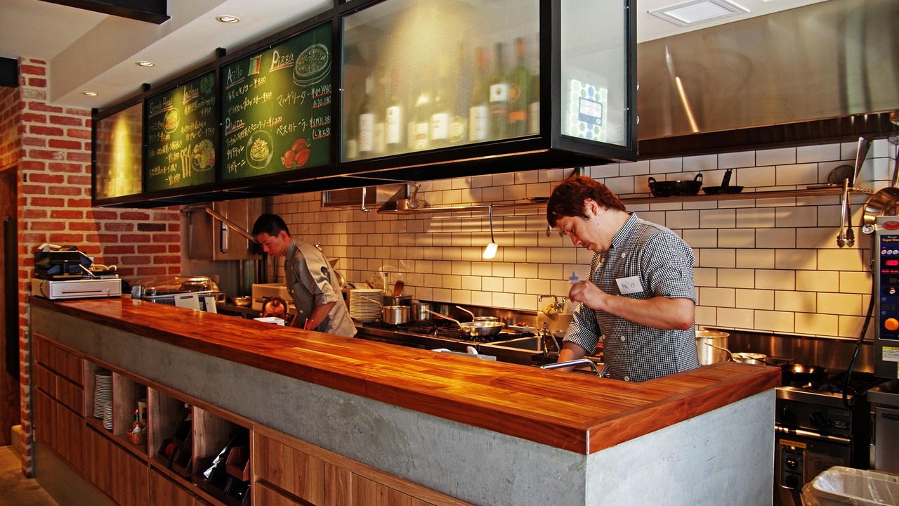 NEW OPENで働く人の写真1枚目