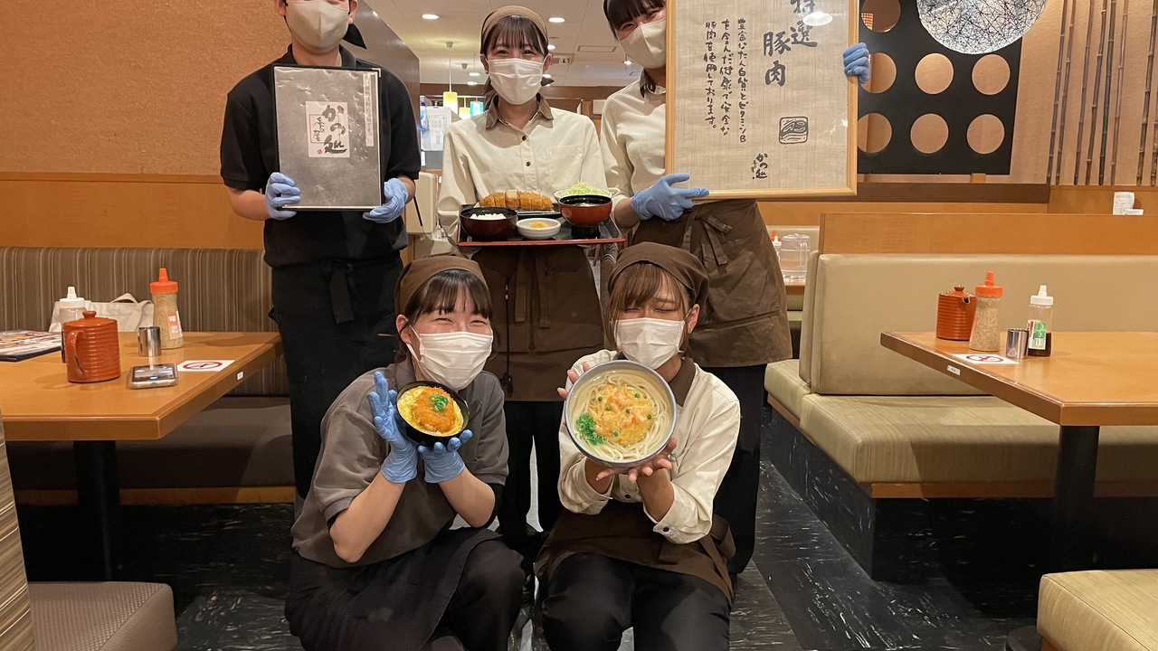 かつ処季の屋で働く人の写真1枚目