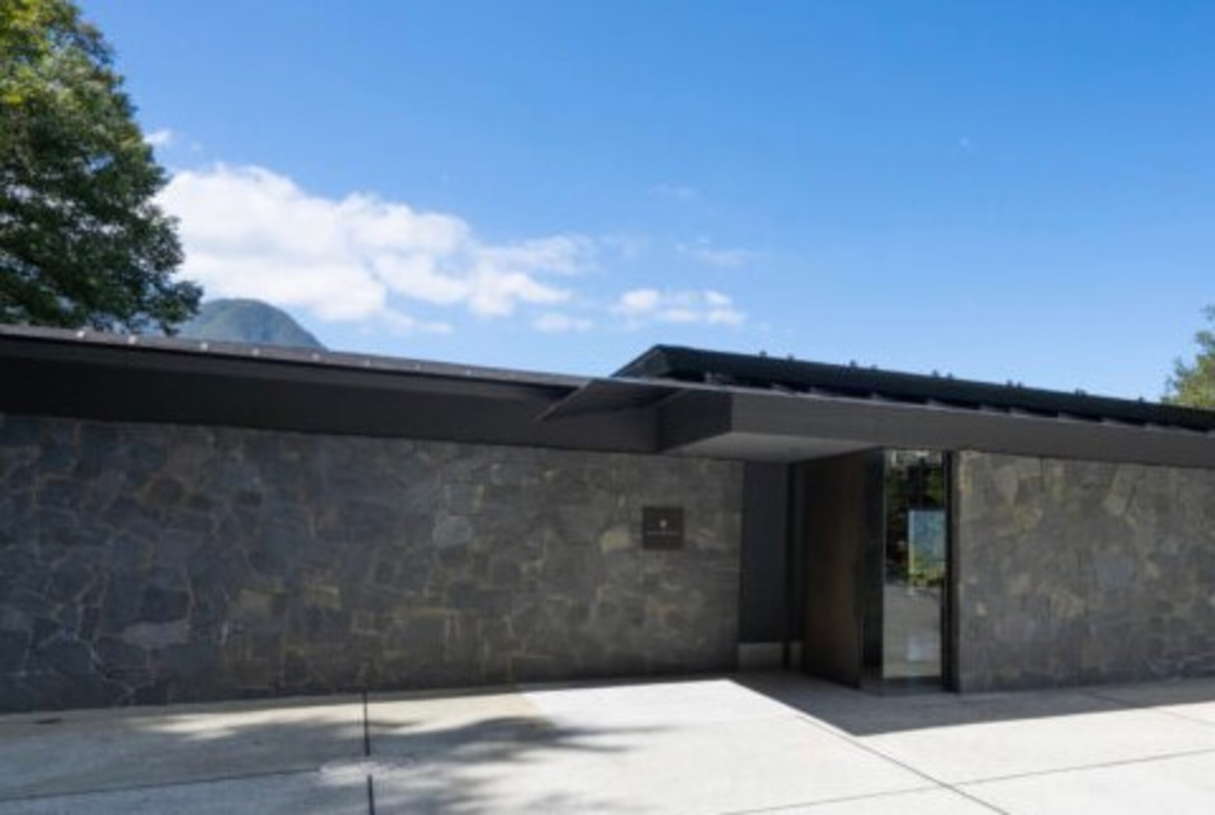 株式会社アウェイ-HAKONE NICA 2枚目