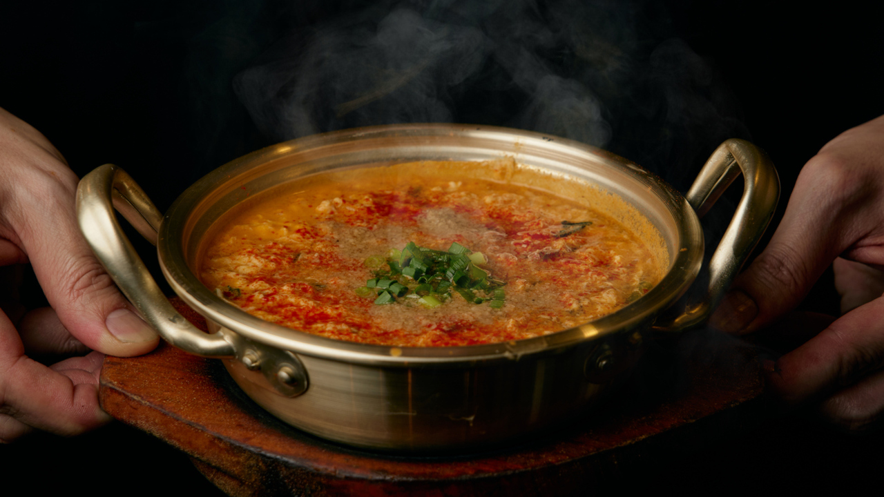 金山ホルモンで働く人の写真3枚目