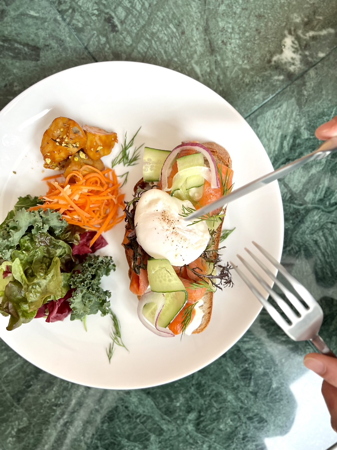 株式会社バリューテーブル-blue terminal -the restaurant- 2枚目