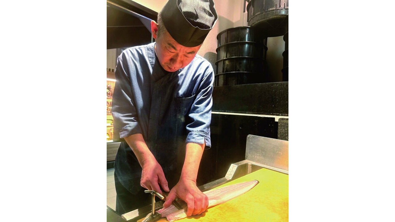 うなぎ料理 三代目 うな東  中川本店  昭和四十四年創業で働く人の写真2枚目