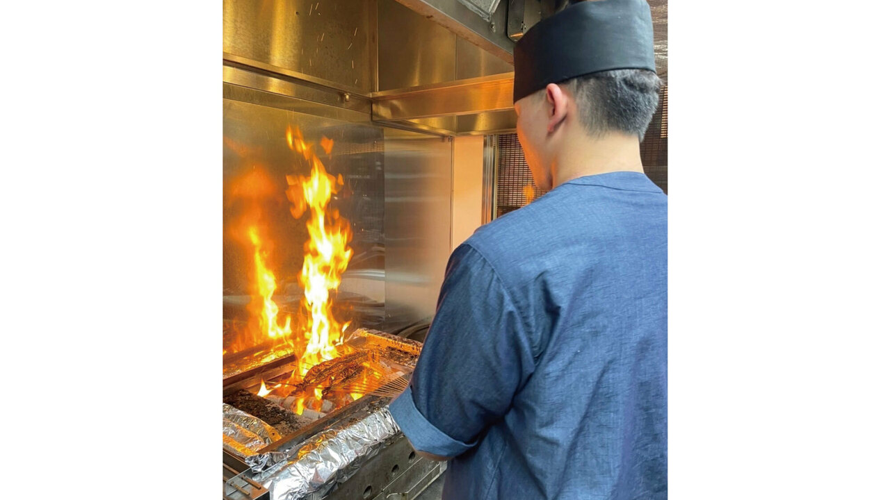 うなぎ料理 三代目 うな東  中川本店  昭和四十四年創業で働く人の写真3枚目