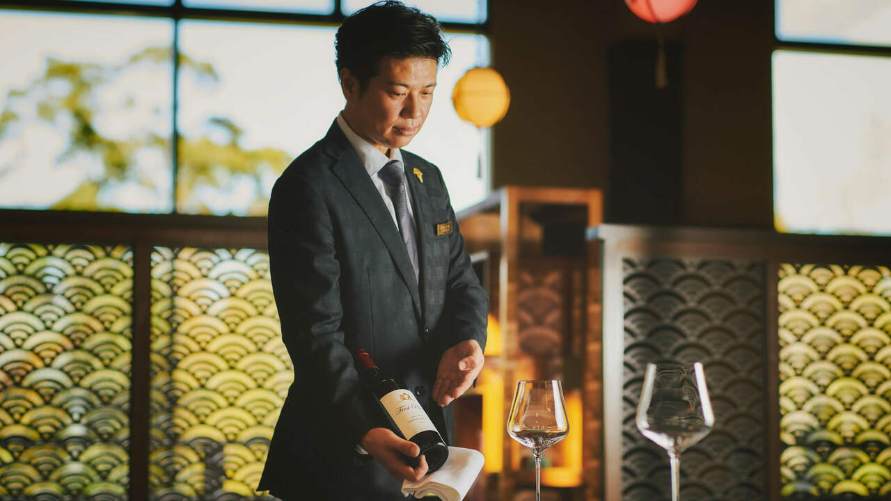 はじまりの島 海神人の食卓 桟敷 で働く人の写真1枚目