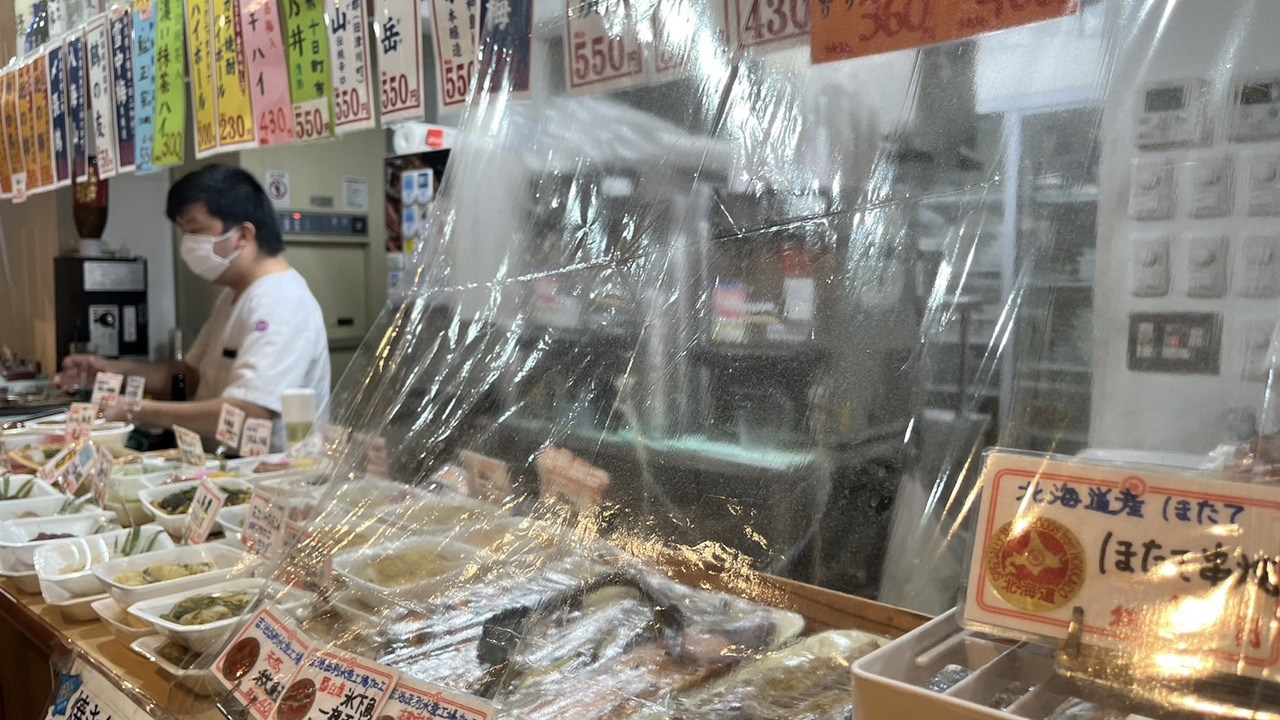 味の笛で働く人の写真1枚目