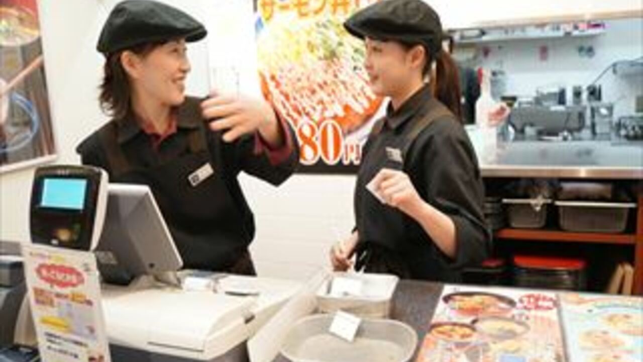 ザ・どんで働く人の写真1枚目