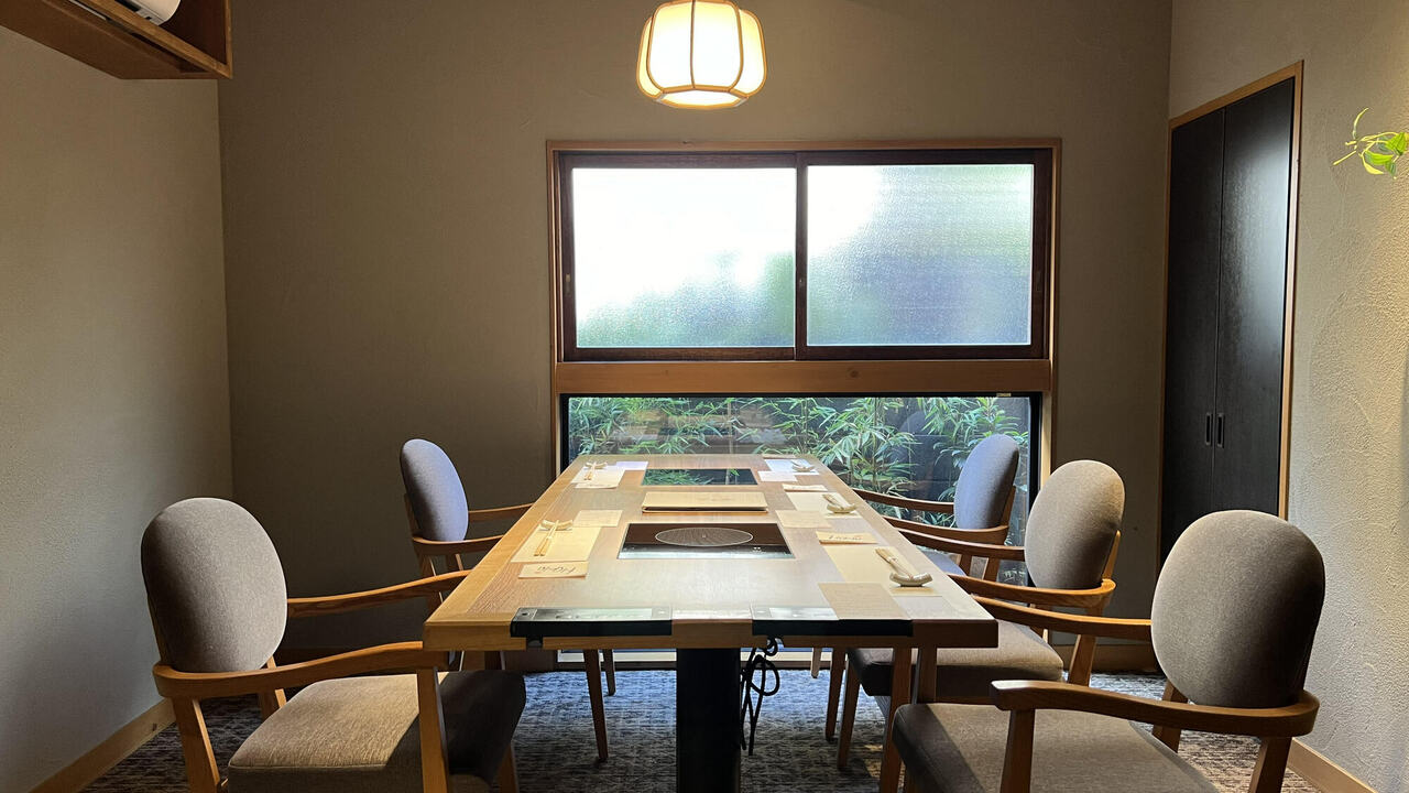 肉会席 ゆかわで働く人の写真1枚目