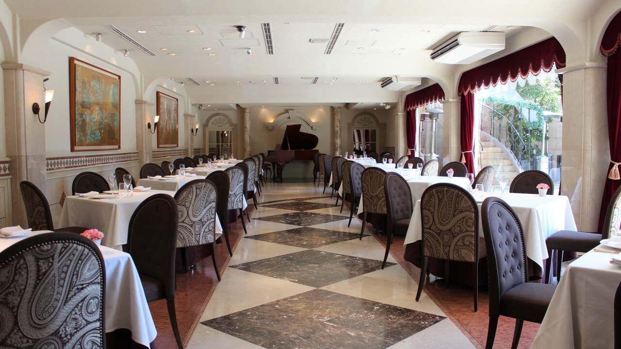 Q.E.D.CLUBで働く人の写真2枚目