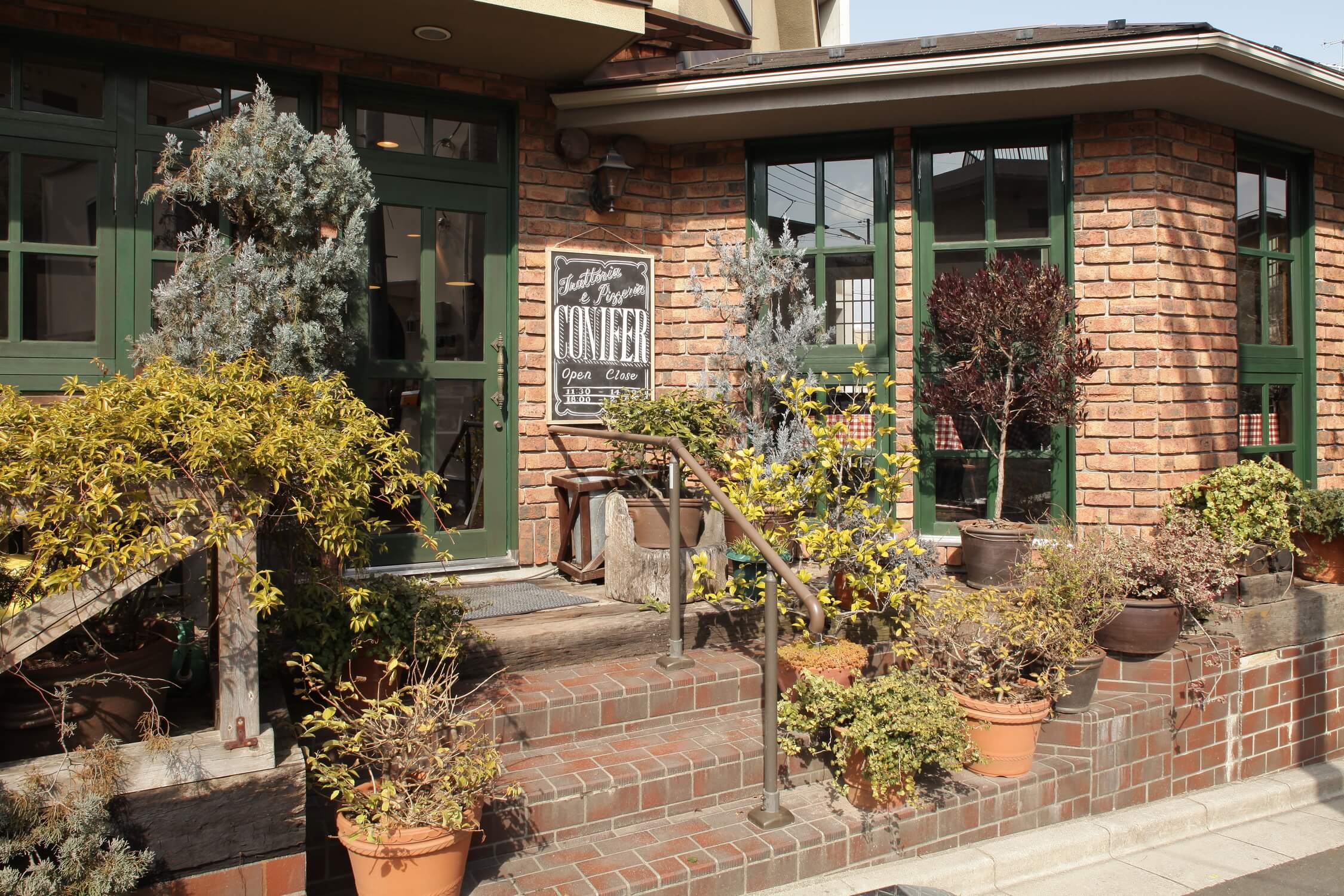 有限会社コニファー企画-トラットリア　エ　ピッツェリア　コニファー 1枚目