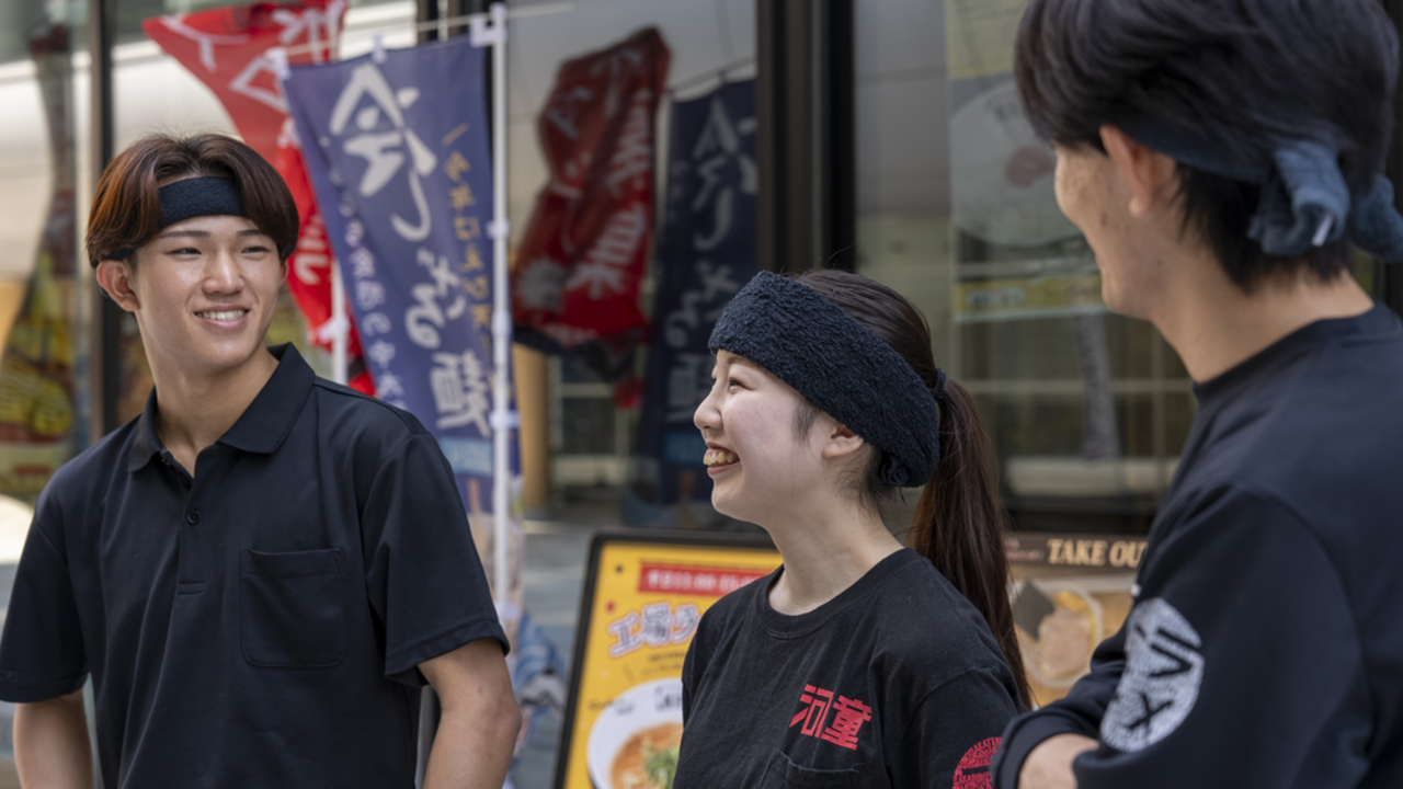 河童ラーメンで働く人の写真2枚目