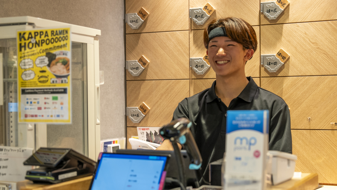 河童ラーメンで働く人の写真3枚目