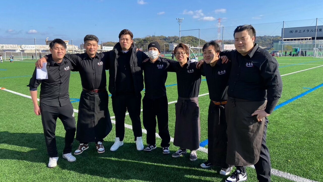 食辛房で働く人の写真2枚目