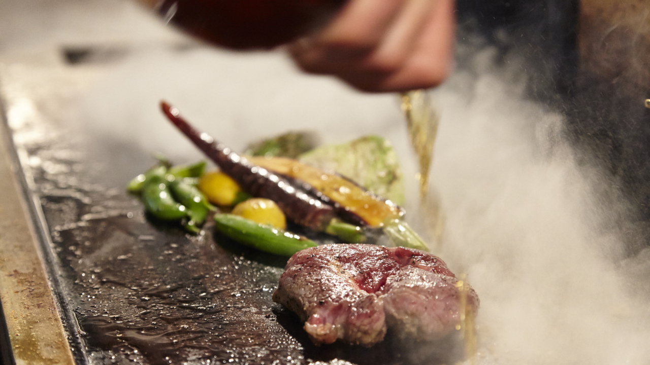 眞かで働く人の写真1枚目