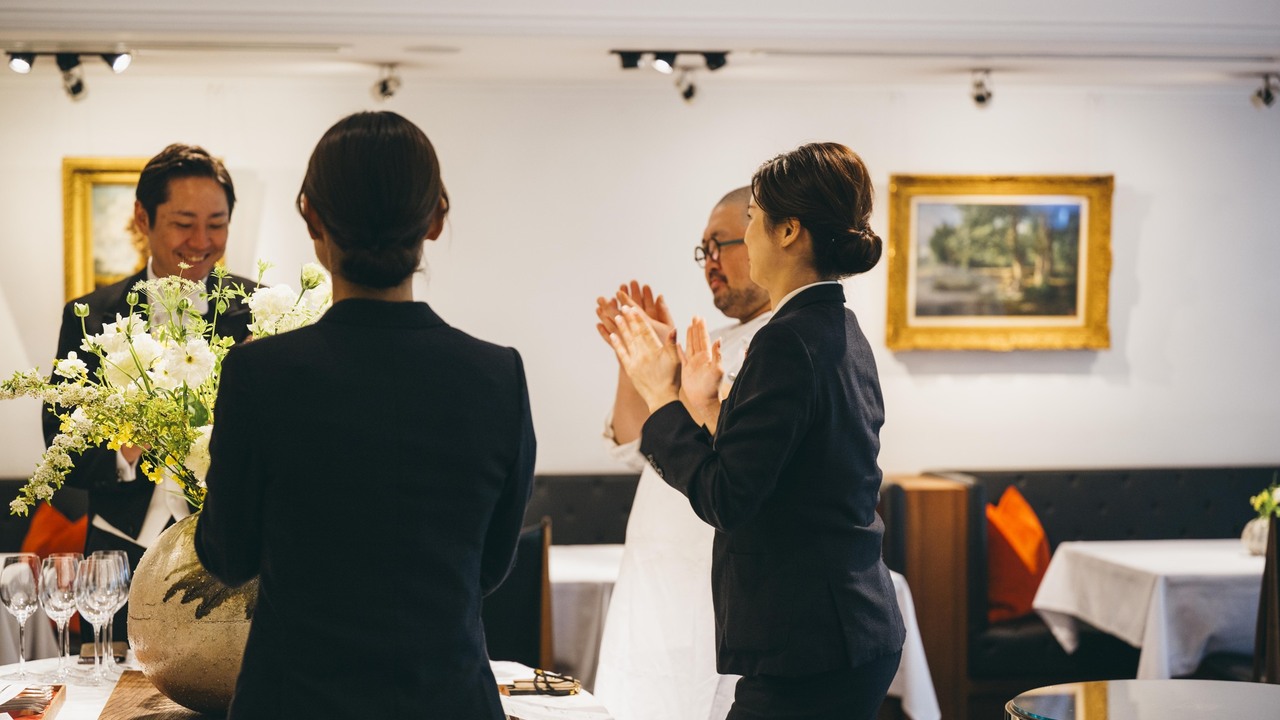 レストランひらまつ広尾で働く人の写真1枚目