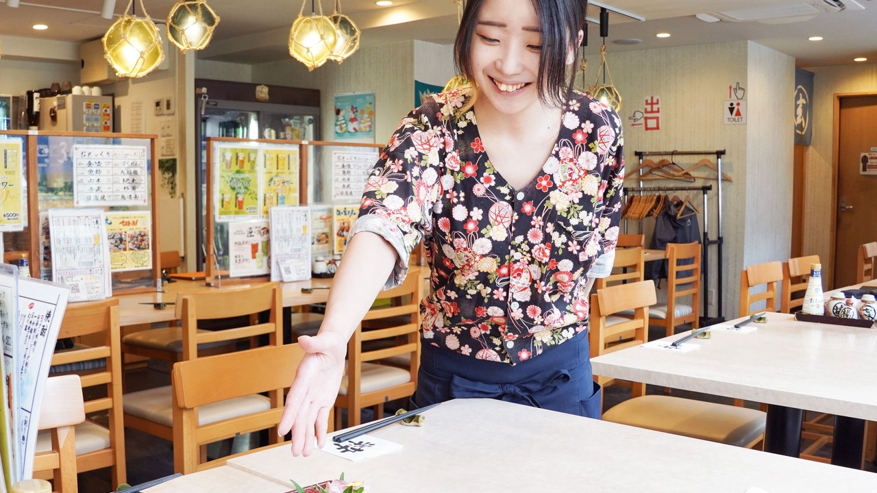 海鮮問屋 浜の玄太丸で働く人の写真2枚目