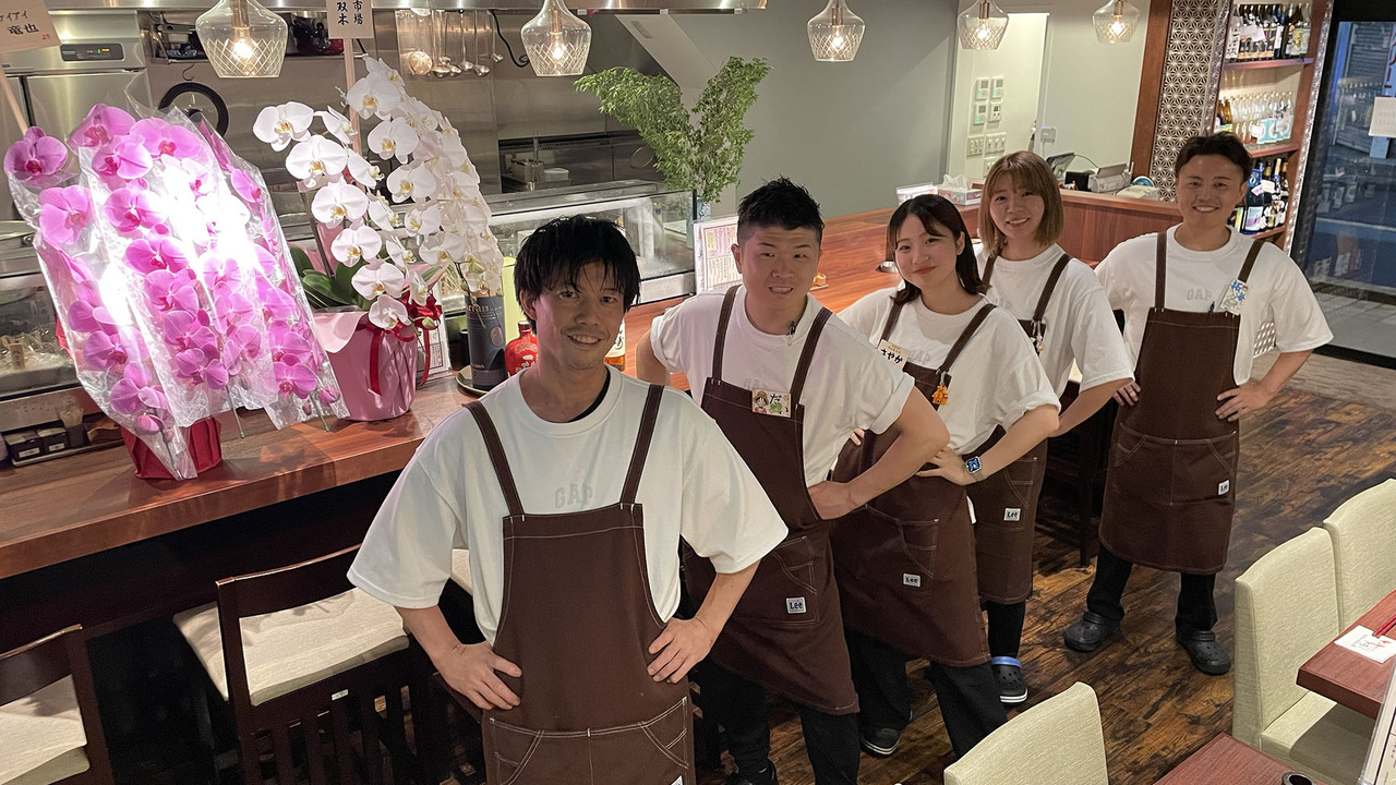 精肉問屋 串の玄太丸で働く人の写真3枚目