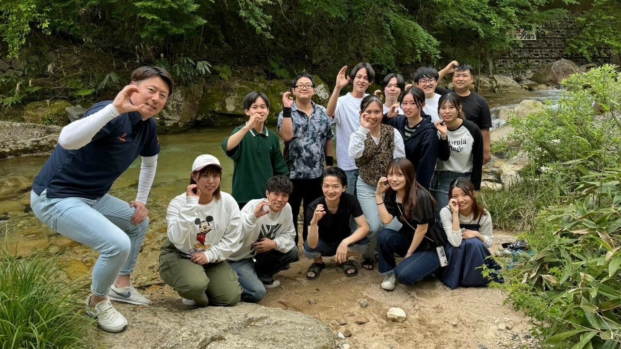 黒毛和牛 ホルモン 大衆焼肉 しんすけで働く人の写真2枚目