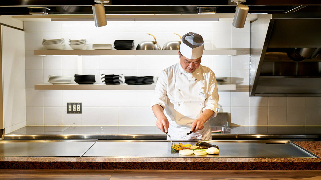 やさいや 鉄板焼野菜で働く人の写真1枚目