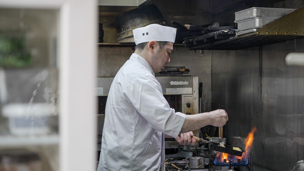 魚 駅前で働く人の写真2枚目