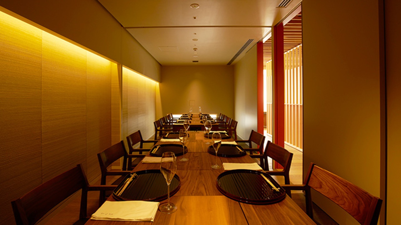 銀座つるで働く人の写真3枚目