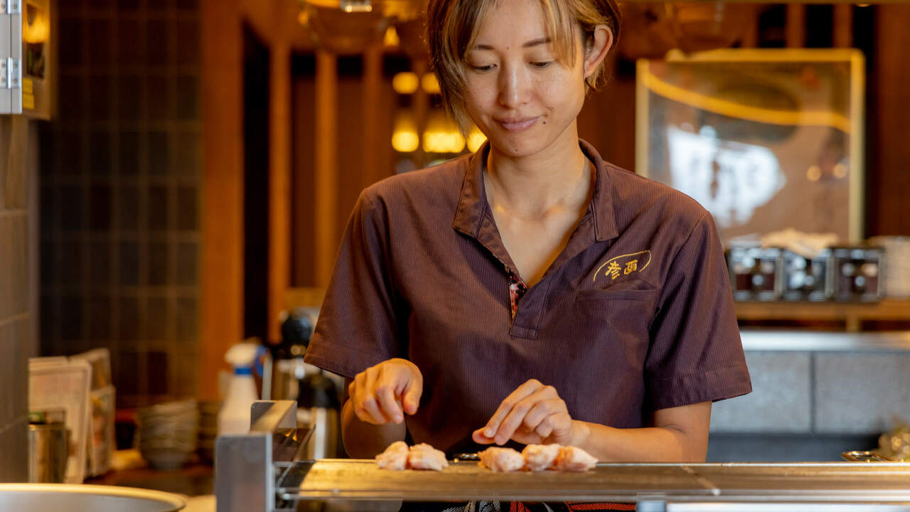 彦酉で働く人の写真3枚目
