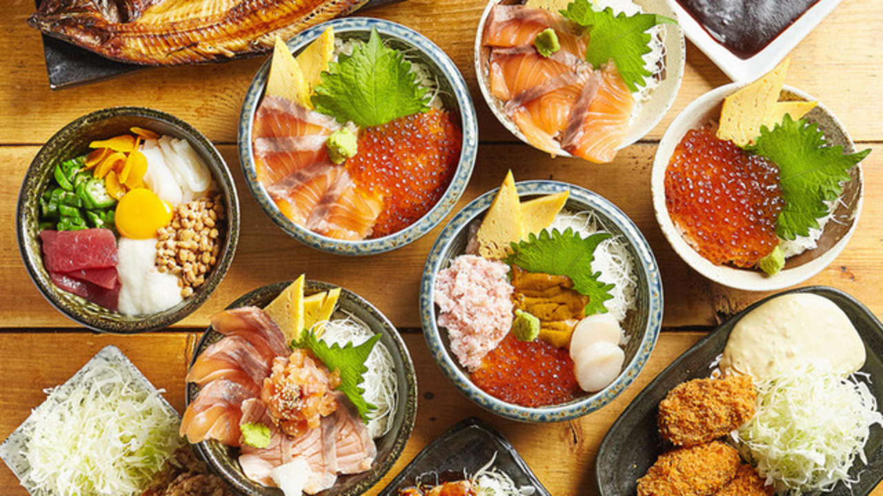 海鮮食飲市場 マルカミ食堂の事業内容の写真1枚目