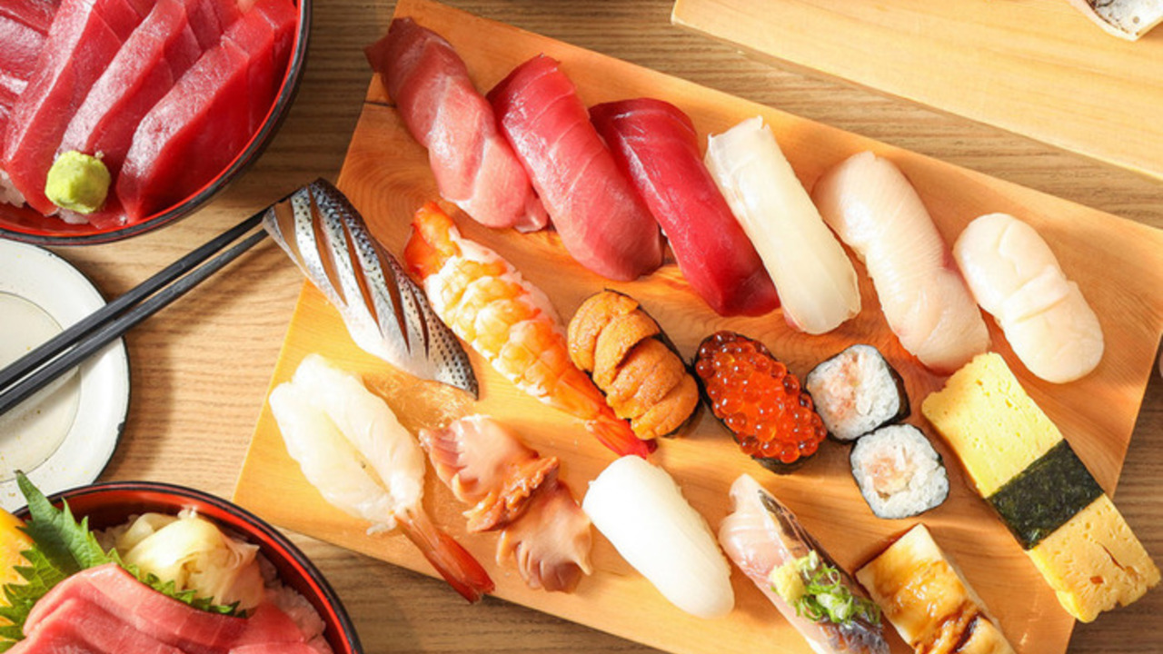 海鮮食飲市場 マルカミ食堂の事業内容の写真2枚目