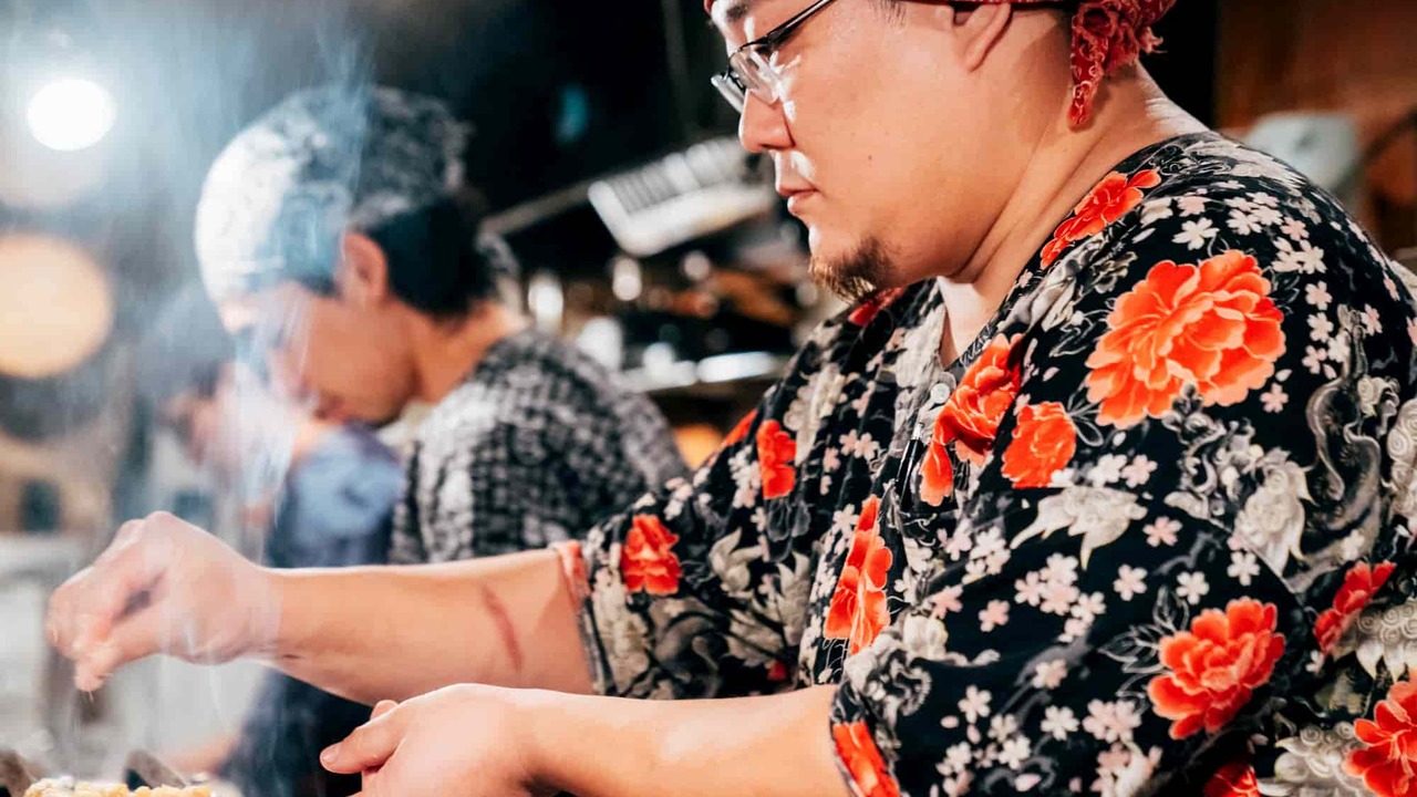 お勝手串焼き　とりとんたんで働く人の写真1枚目