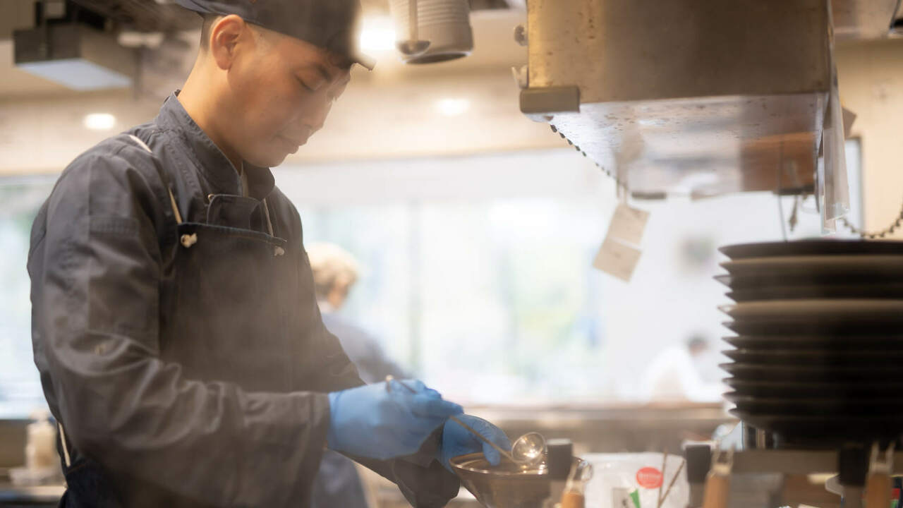 村の駅・道の駅で働く人の写真1枚目