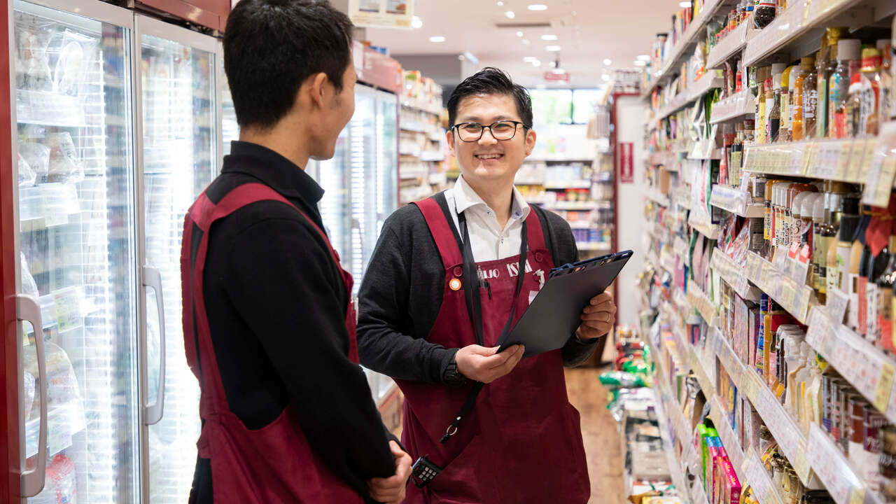 成城石井　生鮮3課で働く人の写真1枚目