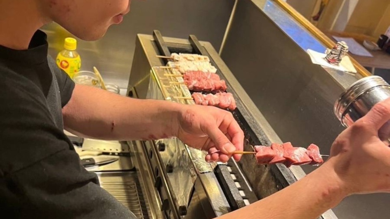 やきとんふじ嶋で働く人の写真1枚目