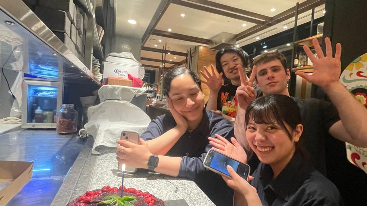 CIELITO LINDO BAR AND GRILLで働く人の写真3枚目