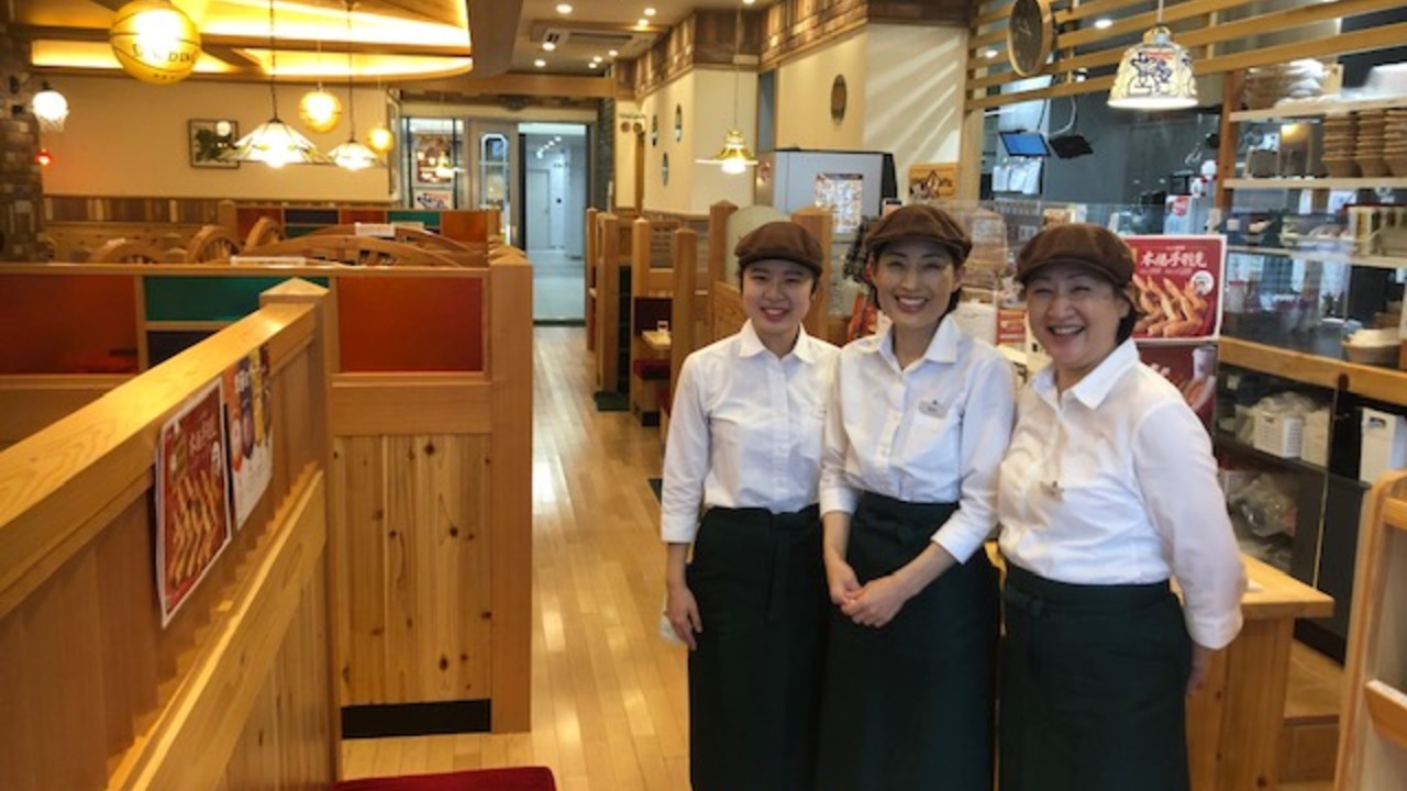 コメダ珈琲店で働く人の写真1枚目