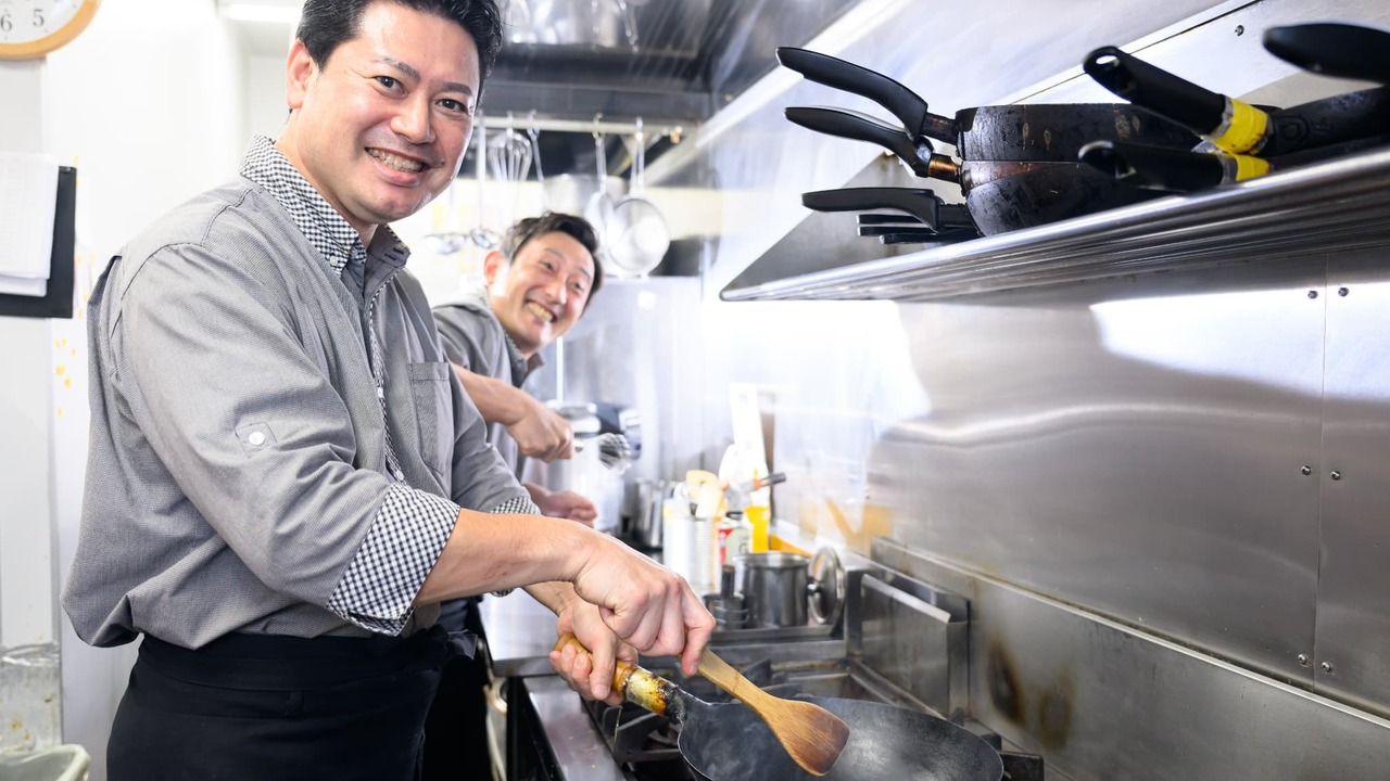 照葉スパリゾート　フードダイニングテリモアで働く人の写真1枚目