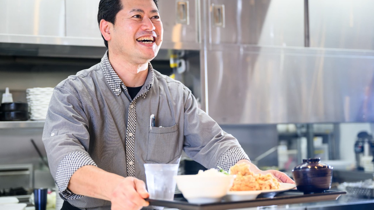 照葉スパリゾート　フードダイニングテリモアで働く人の写真2枚目