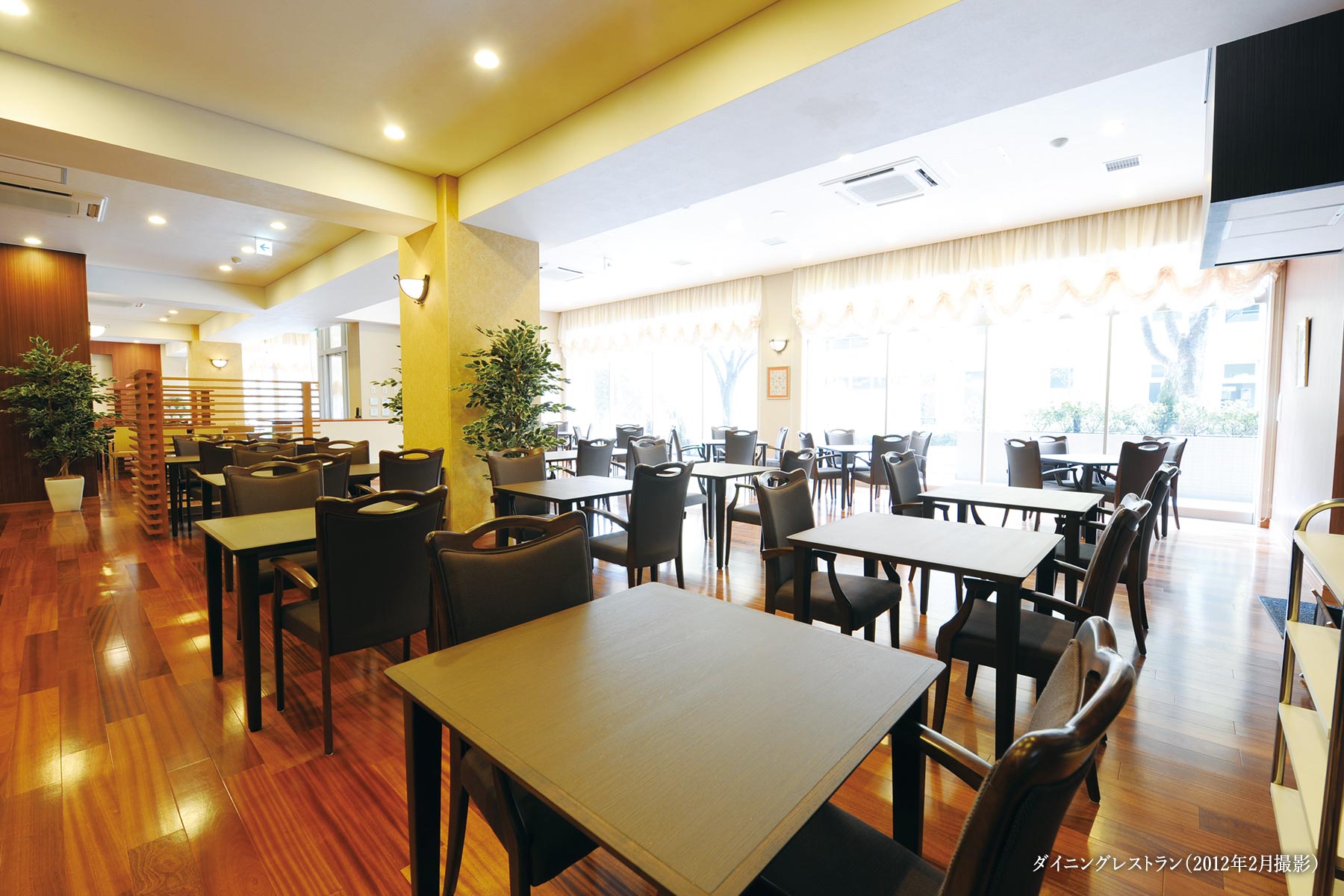 国土管理株式会社-シニア向け分譲マンションレストラン 1枚目