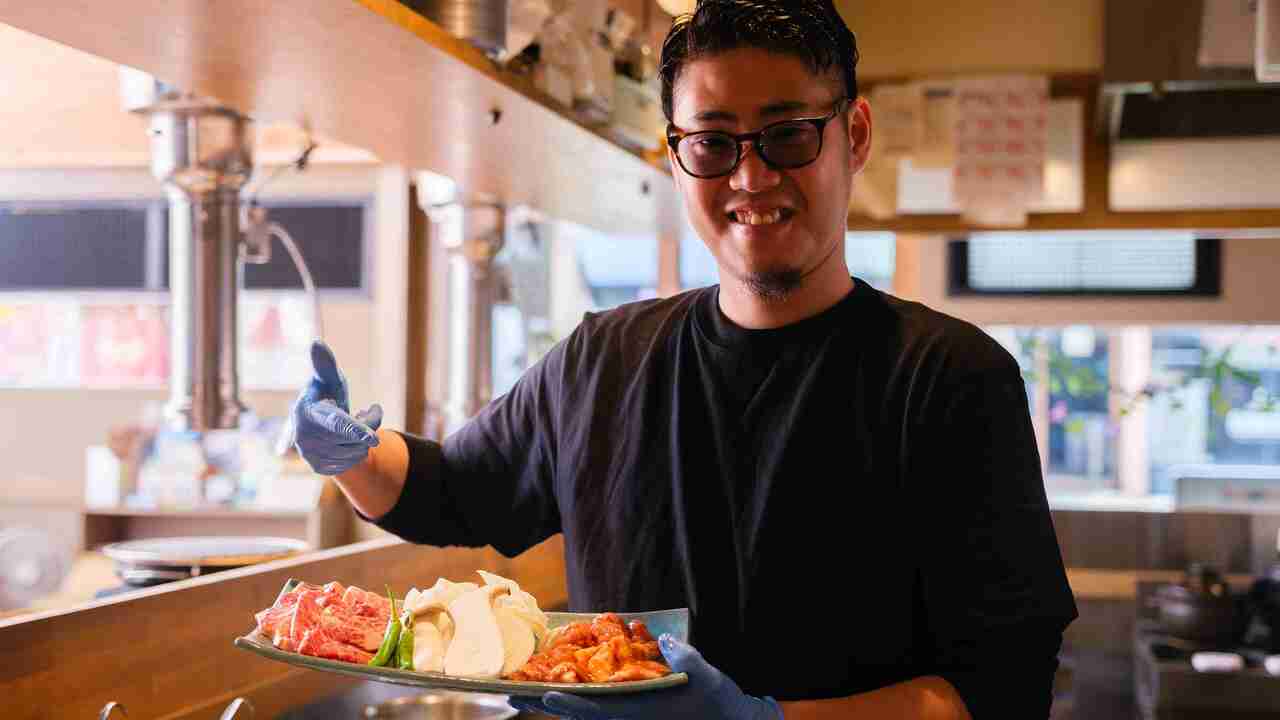 近江牛ステーキとがぶ飲みワイン ニクバルモダンミール大津店で働く人の写真4枚目