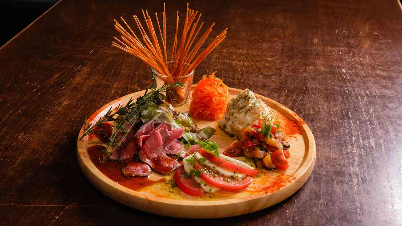 近江牛ステーキとがぶ飲みワイン ニクバルモダンミール大津店の事業内容の写真3枚目