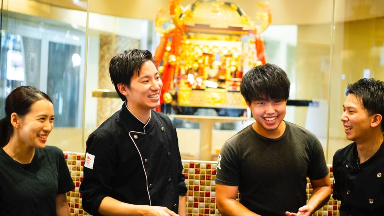 鉄板焼 鉄板創作串料理 鉄板神社で働く人の写真1枚目