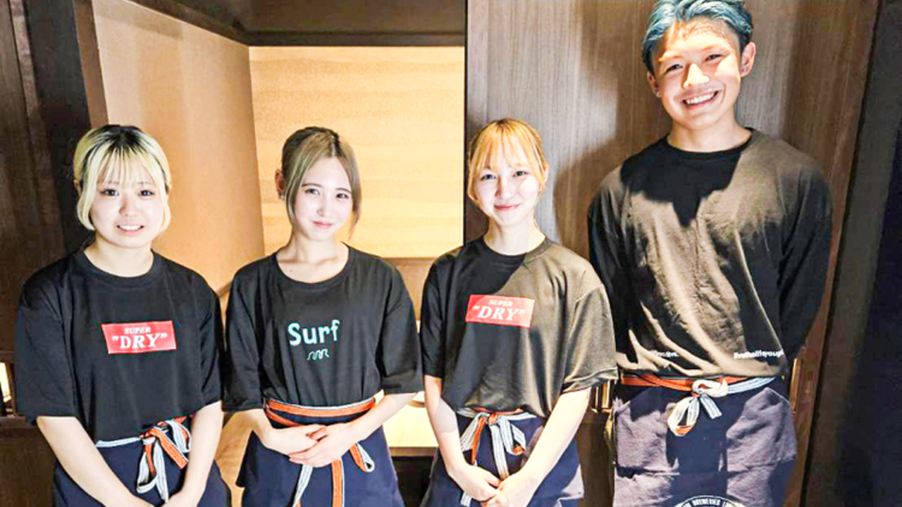 めしや 伊まる 新宿店で働く人の写真2枚目